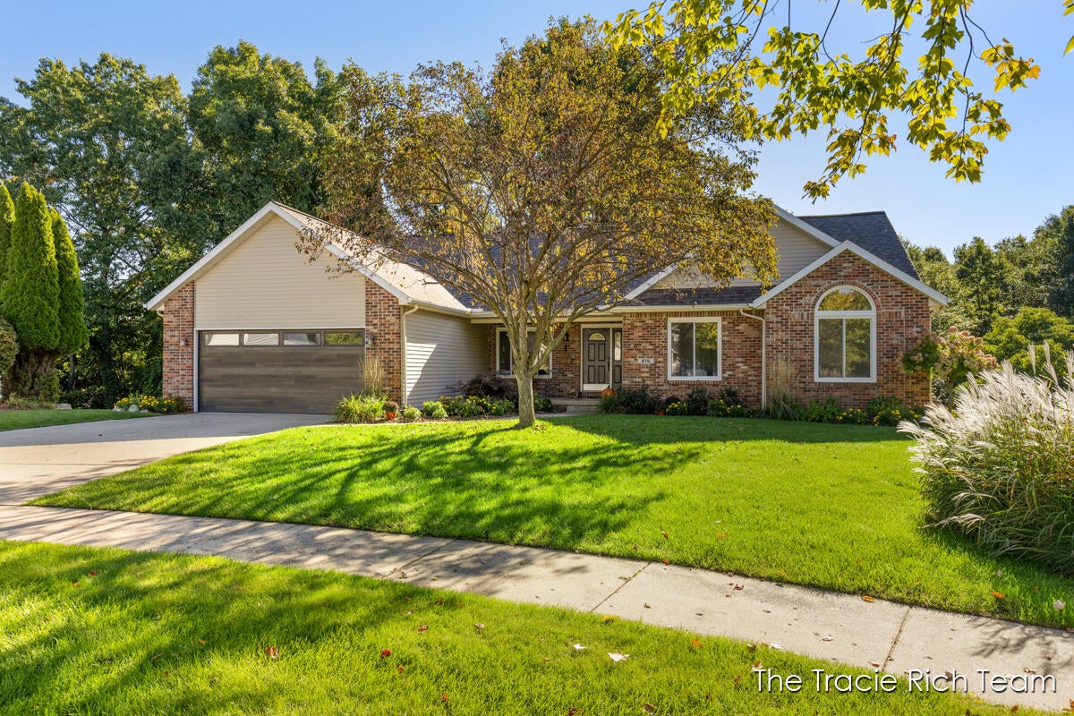 216 Glenview Court NE