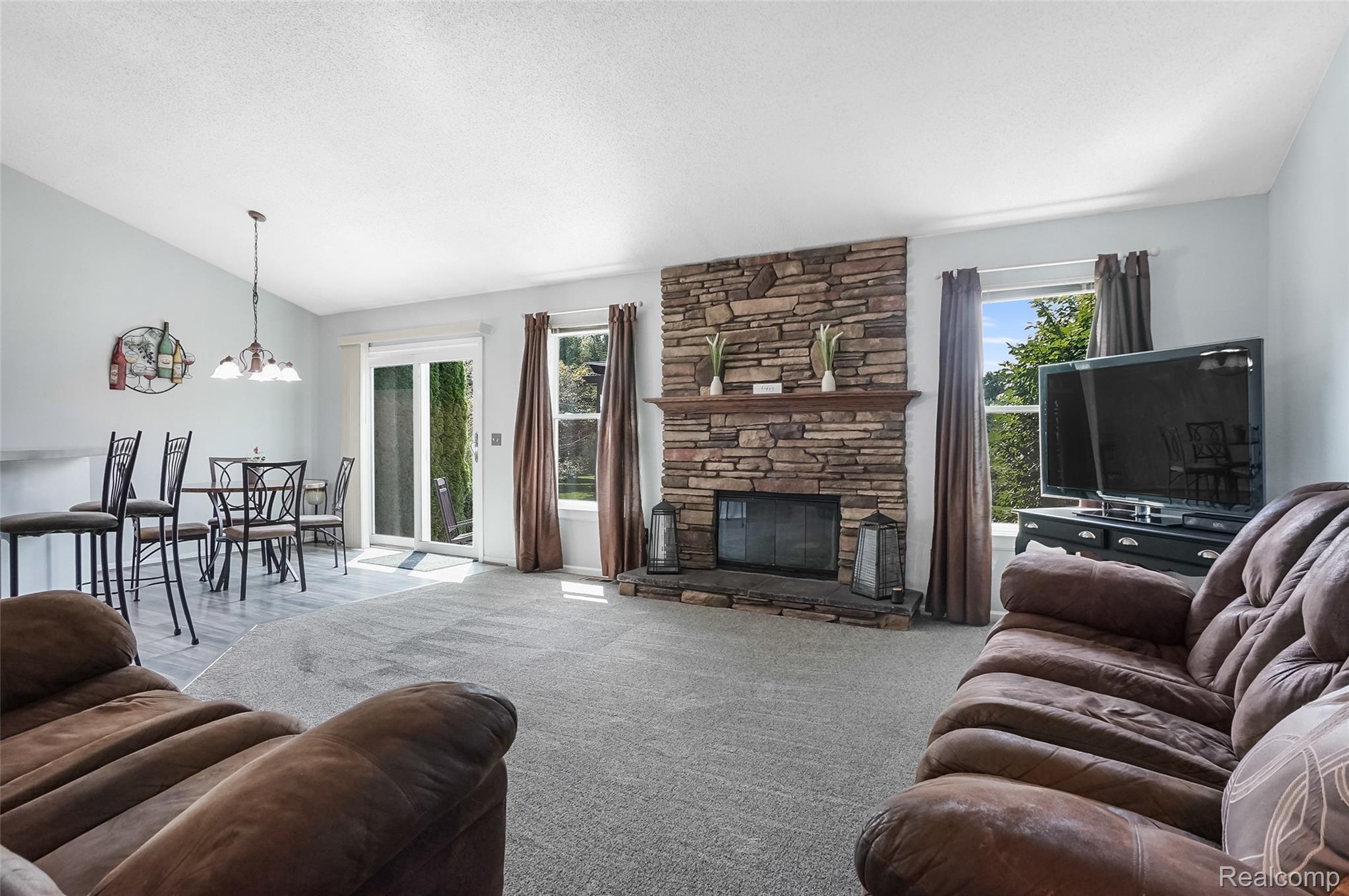 2905 Saddlebrook Court
