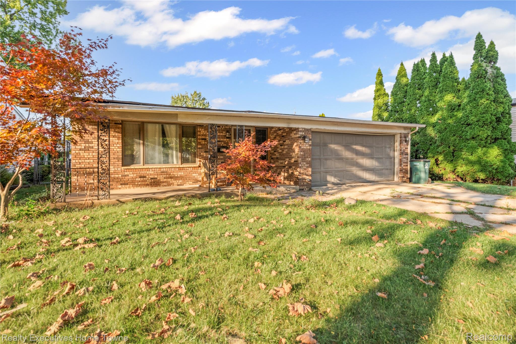 920 W Elmwood Avenue