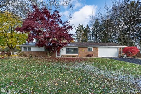 61 Nesbit Lane Rochester Hills City MI 48309