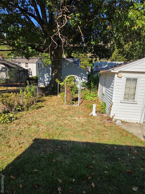 Tiny photo for 2138 Ridgemont Road, Grosse Pointe Woods City, MI 48236 (MLS # 20251042661)