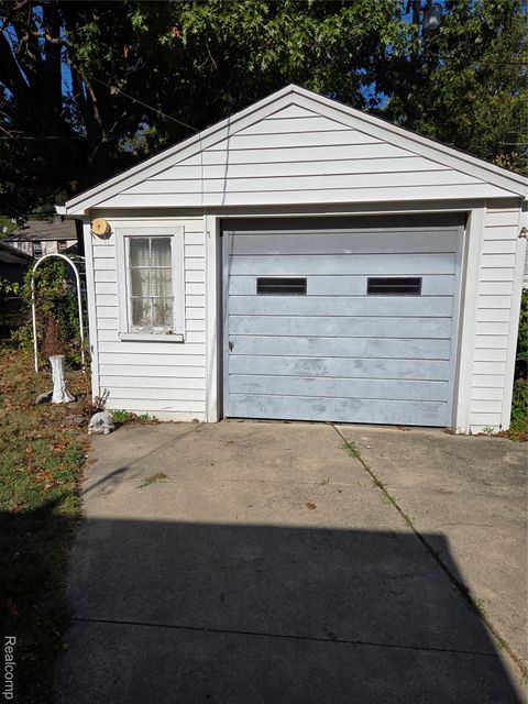 Tiny photo for 2138 Ridgemont Road, Grosse Pointe Woods City, MI 48236 (MLS # 20251042661)