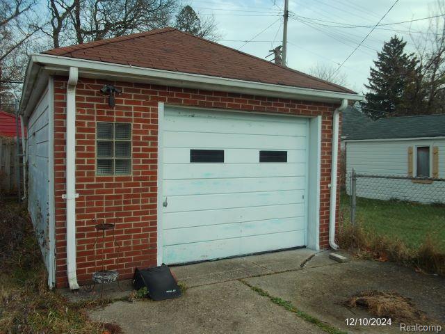 5727 E OUTER Drive