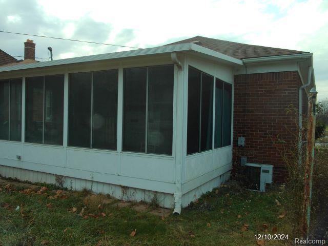 5727 E OUTER Drive
