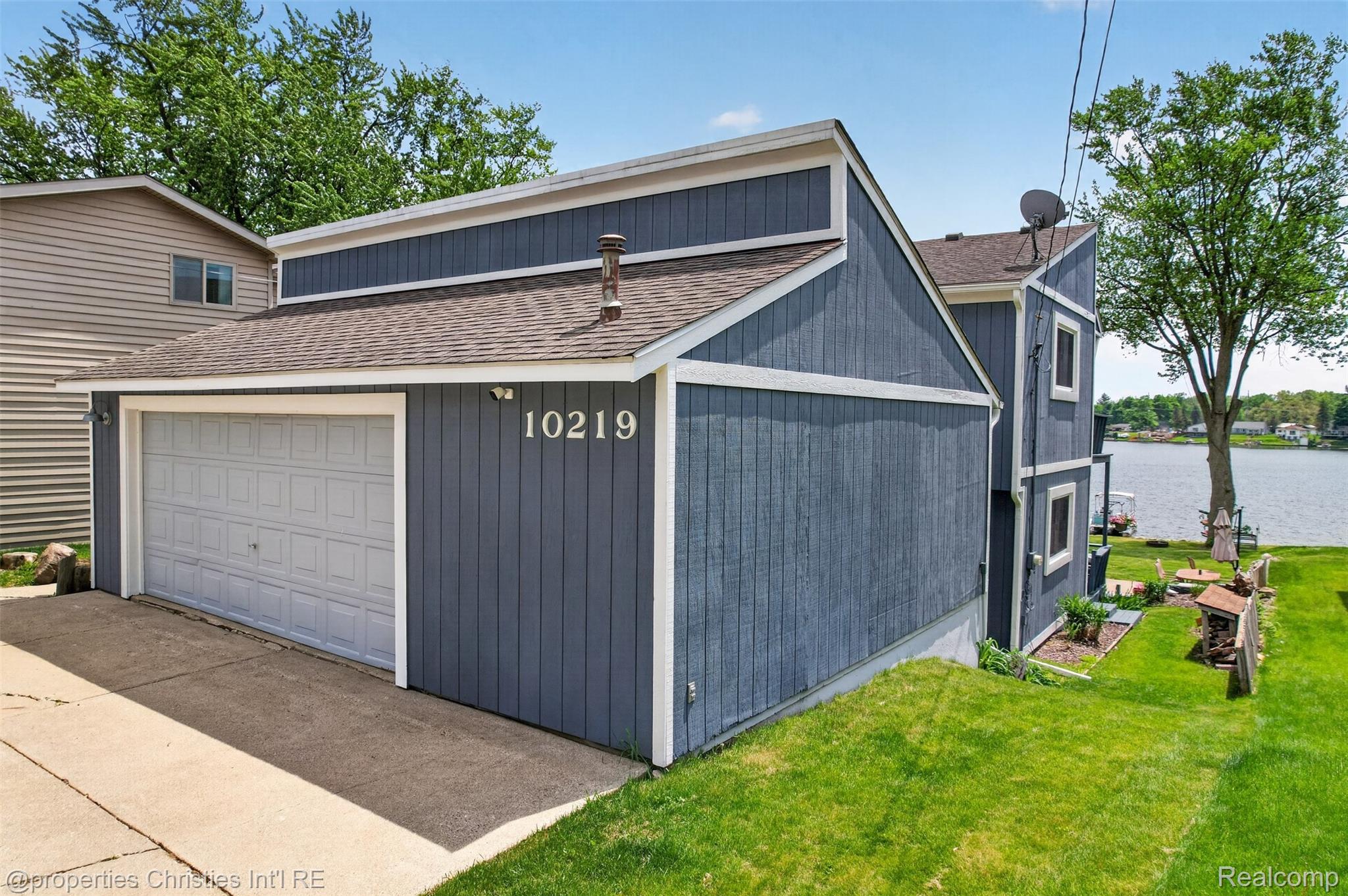 10219 Lakeside Drive