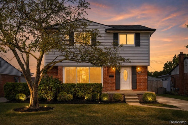 18259 SPRING CT S, FRASER, MI 48026 - Image 12e96cd98f734b3e890266aadc8674be/3580245761