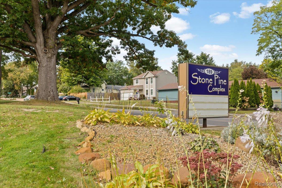 189 W CLARKSTON Road B106