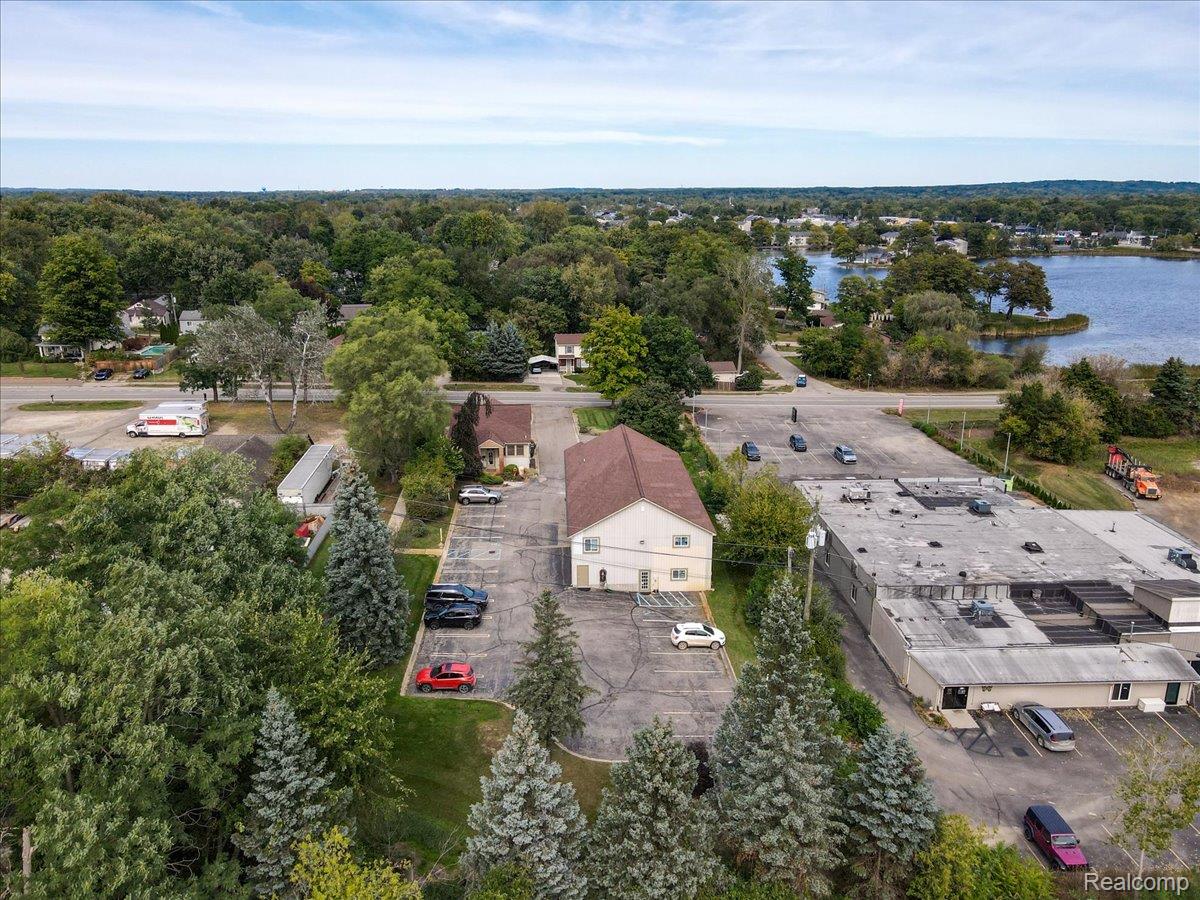 189 W CLARKSTON Road B106