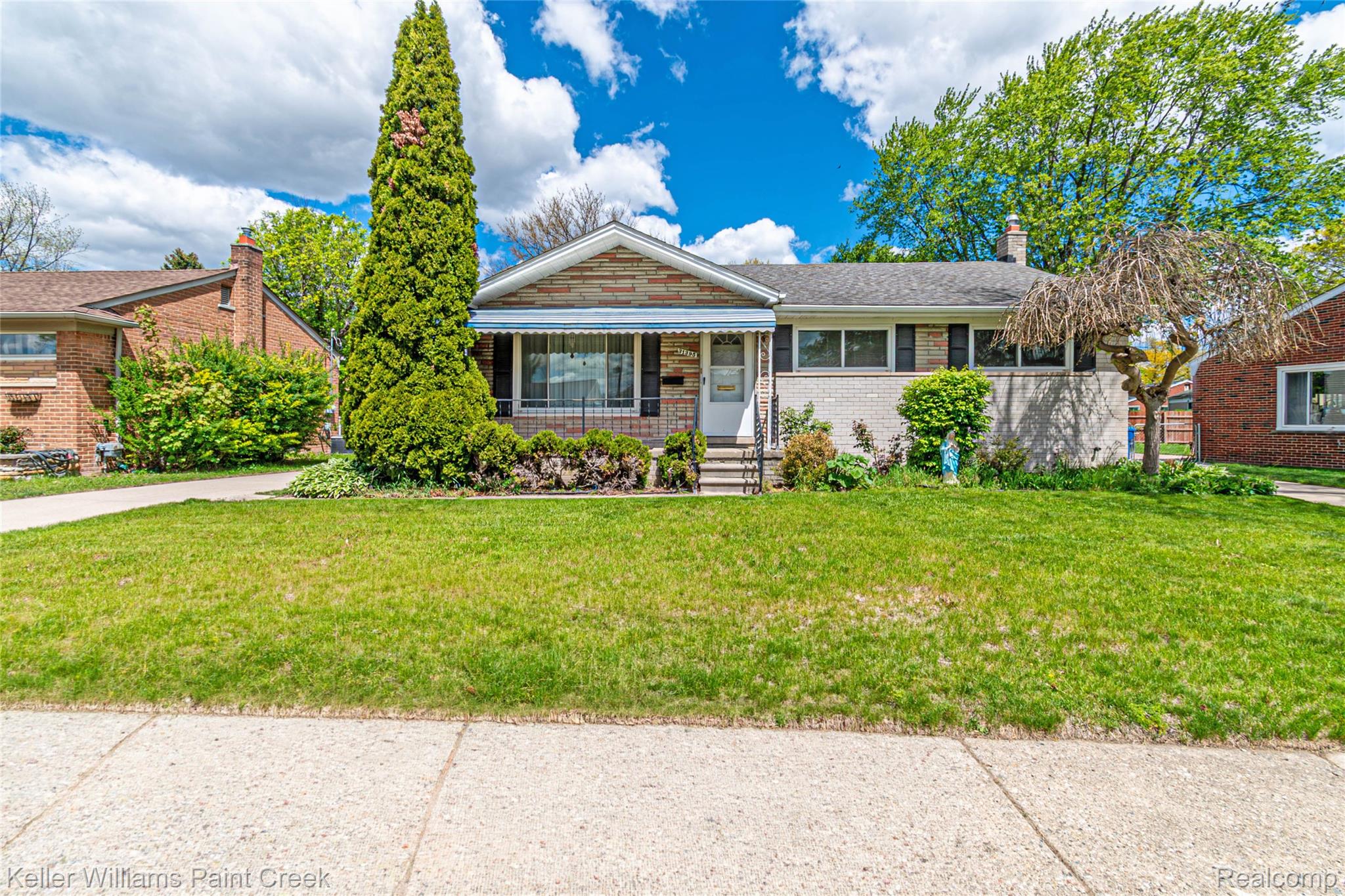 31395 Lyons Circle W