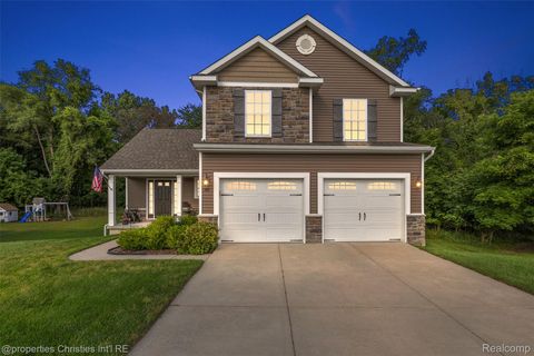 Photo of 545 Edgewood Pass, Fenton City, MI 48430 (MLS # 20251023529)