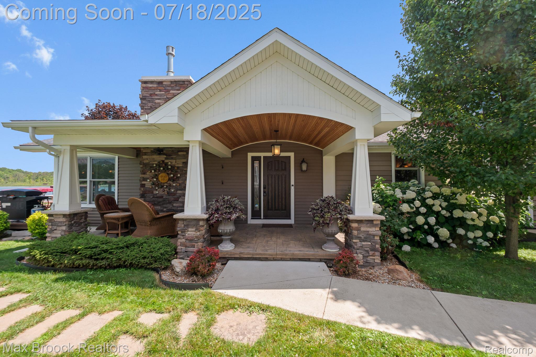 4295 Shoreview Lane