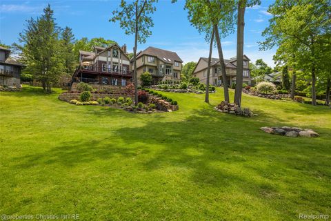 Tiny photo for 1739 Ridge Road, White Lake Charter Township, MI 48383 (MLS # 20251060982)