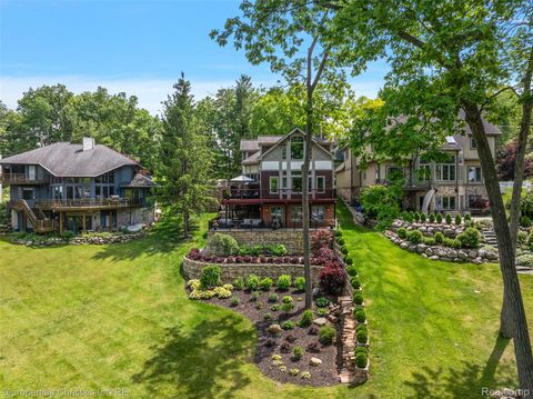 Tiny photo for 1739 Ridge Road, White Lake Charter Township, MI 48383 (MLS # 20251060982)