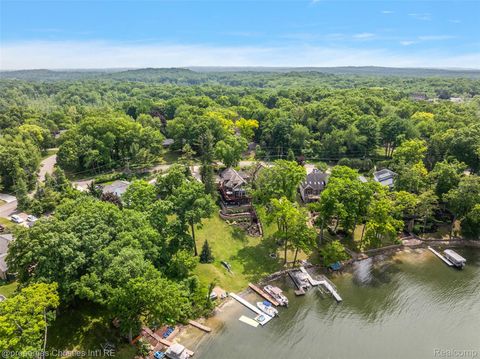 Tiny photo for 1739 Ridge Road, White Lake Charter Township, MI 48383 (MLS # 20251060982)