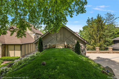 Tiny photo for 1739 Ridge Road, White Lake Charter Township, MI 48383 (MLS # 20251060982)
