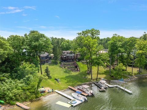 Tiny photo for 1739 Ridge Road, White Lake Charter Township, MI 48383 (MLS # 20251060982)