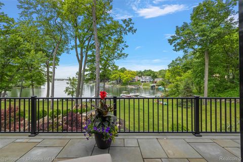 Tiny photo for 1739 Ridge Road, White Lake Charter Township, MI 48383 (MLS # 20251060982)