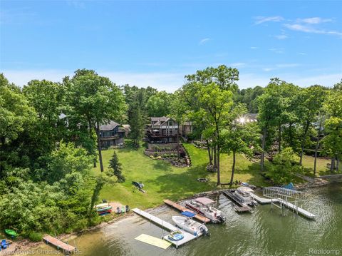 Tiny photo for 1739 Ridge Road, White Lake Charter Township, MI 48383 (MLS # 20251060982)