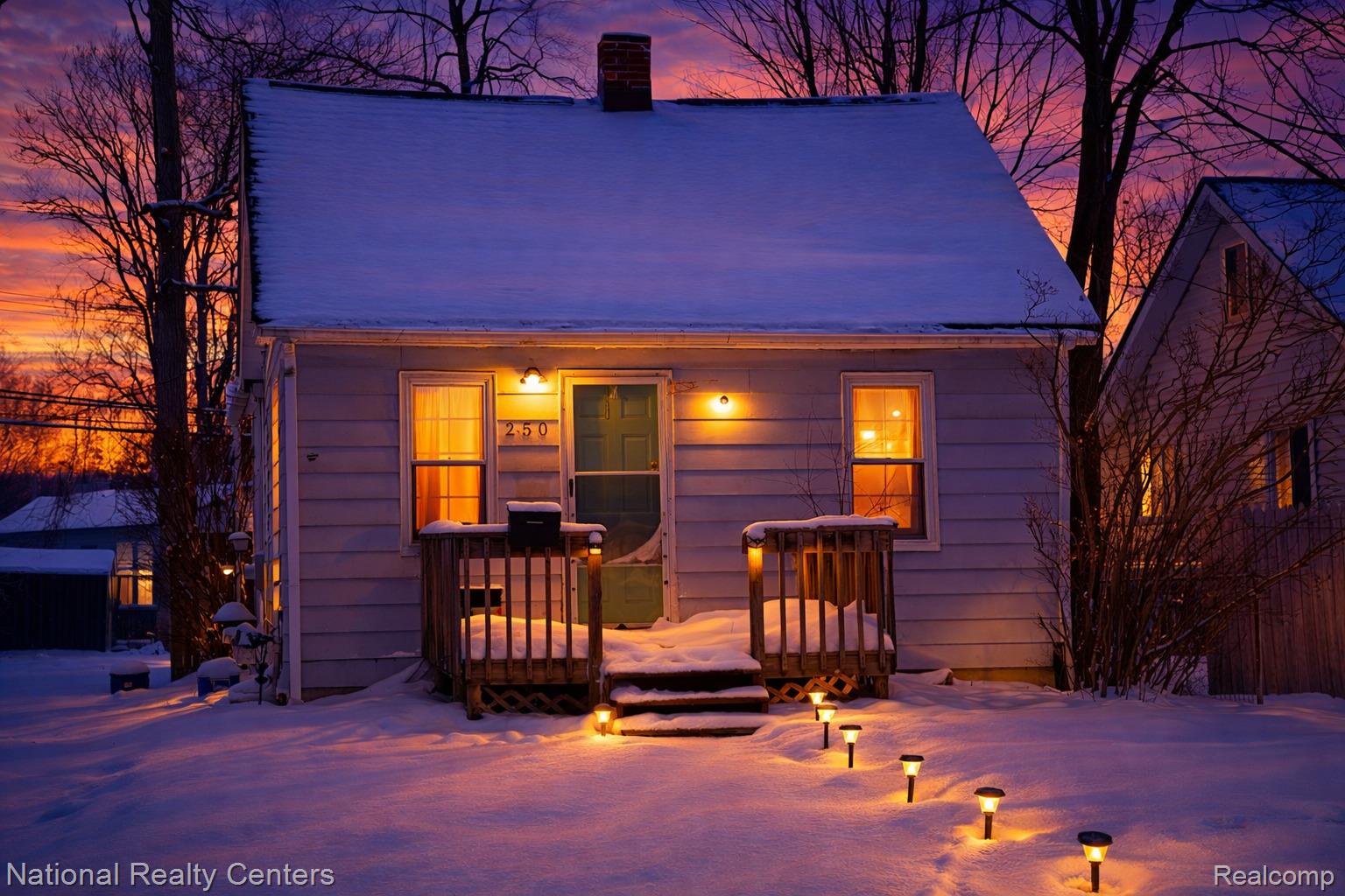 250 W Walton Boulevard