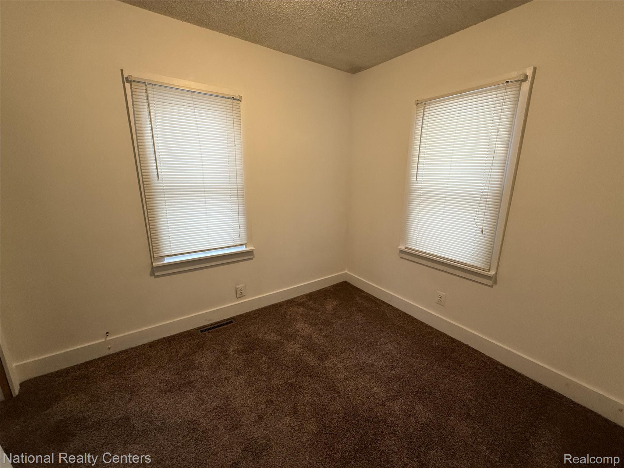 250 W Walton Boulevard