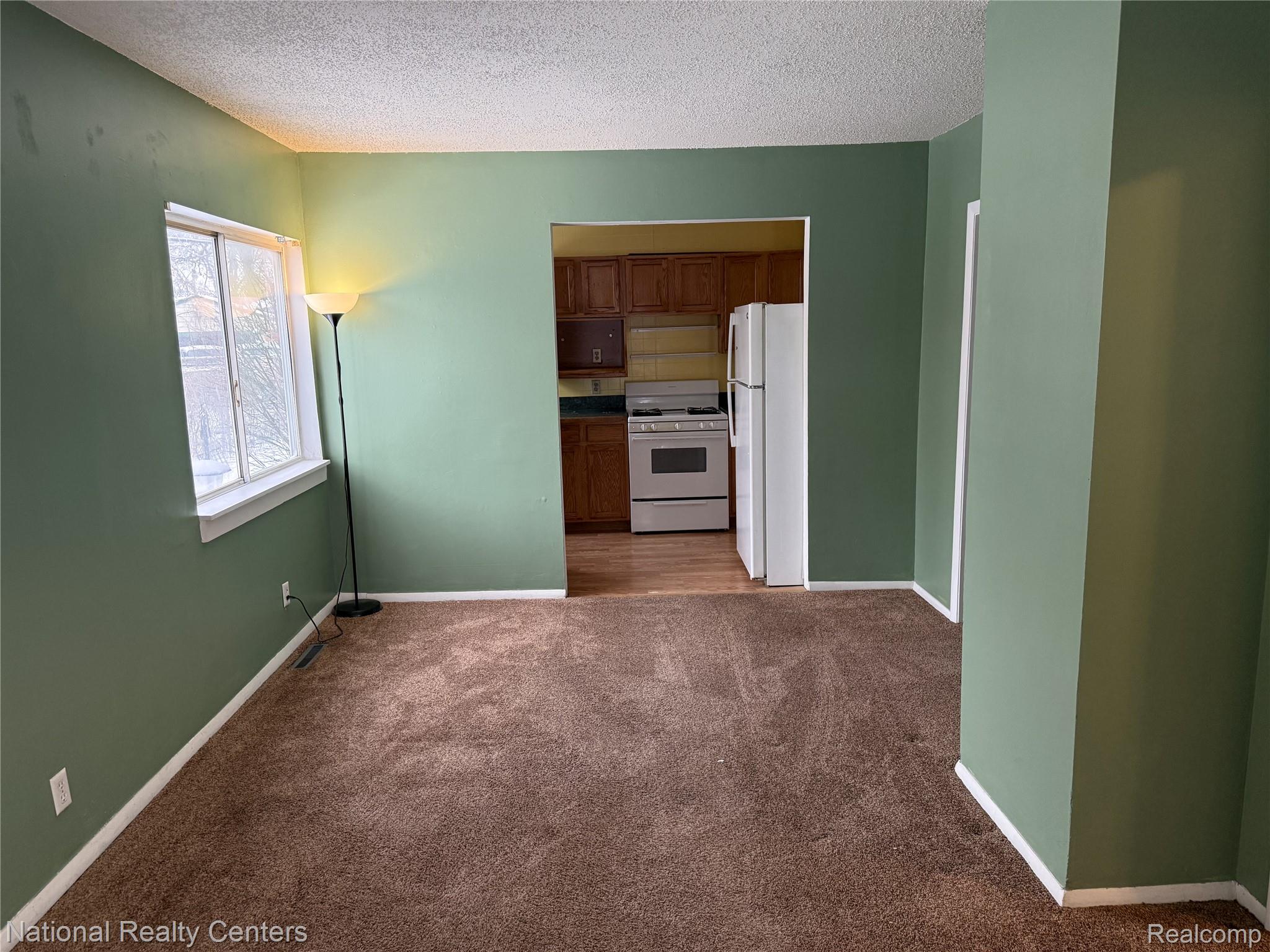 250 W Walton Boulevard