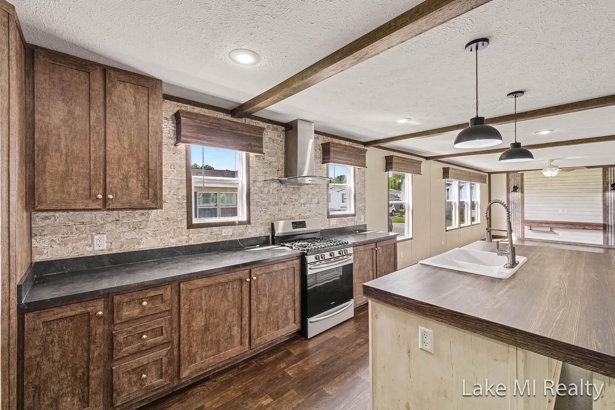104 Gardens Boulevard NW