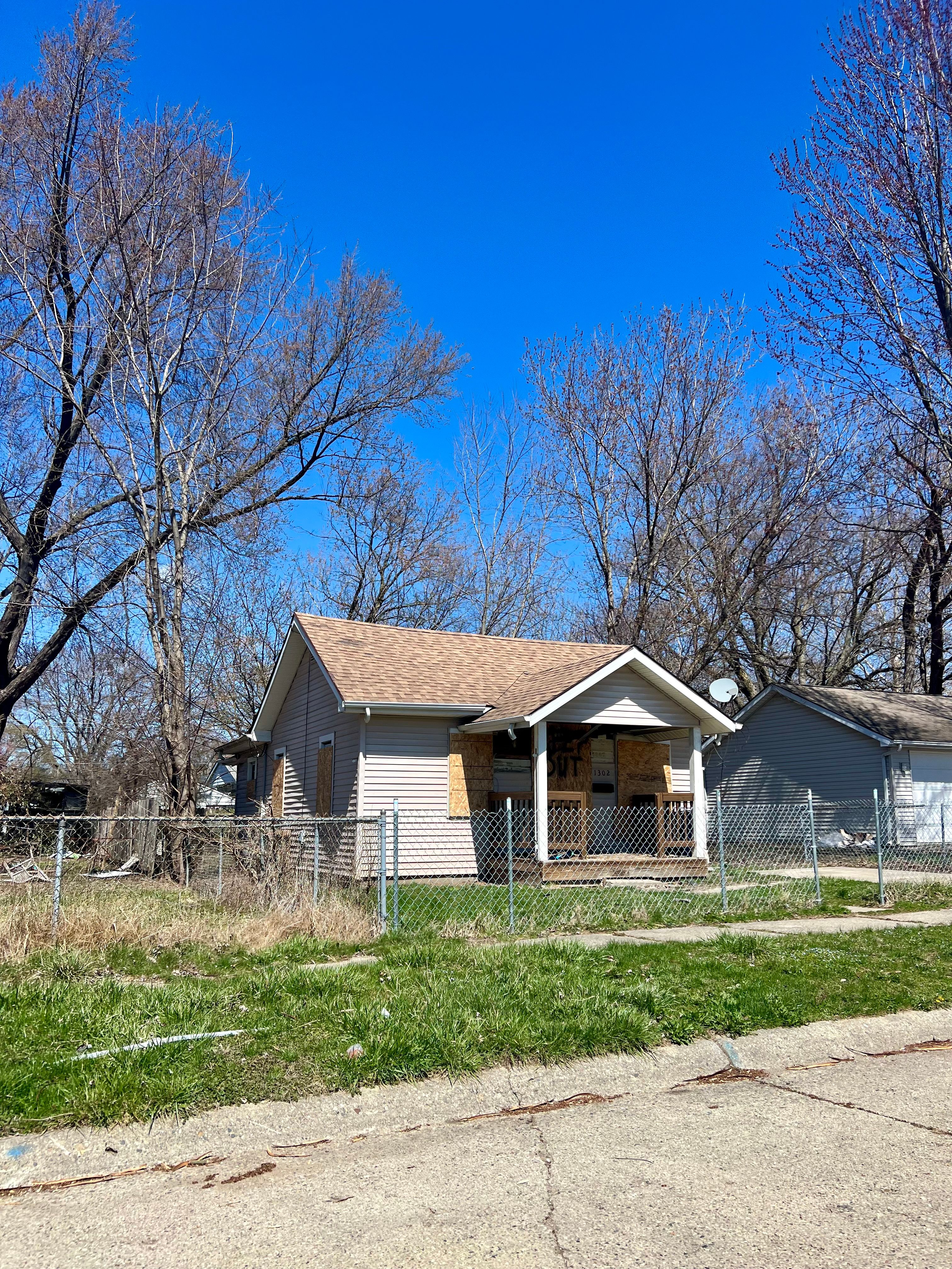 1302 HURON Street
