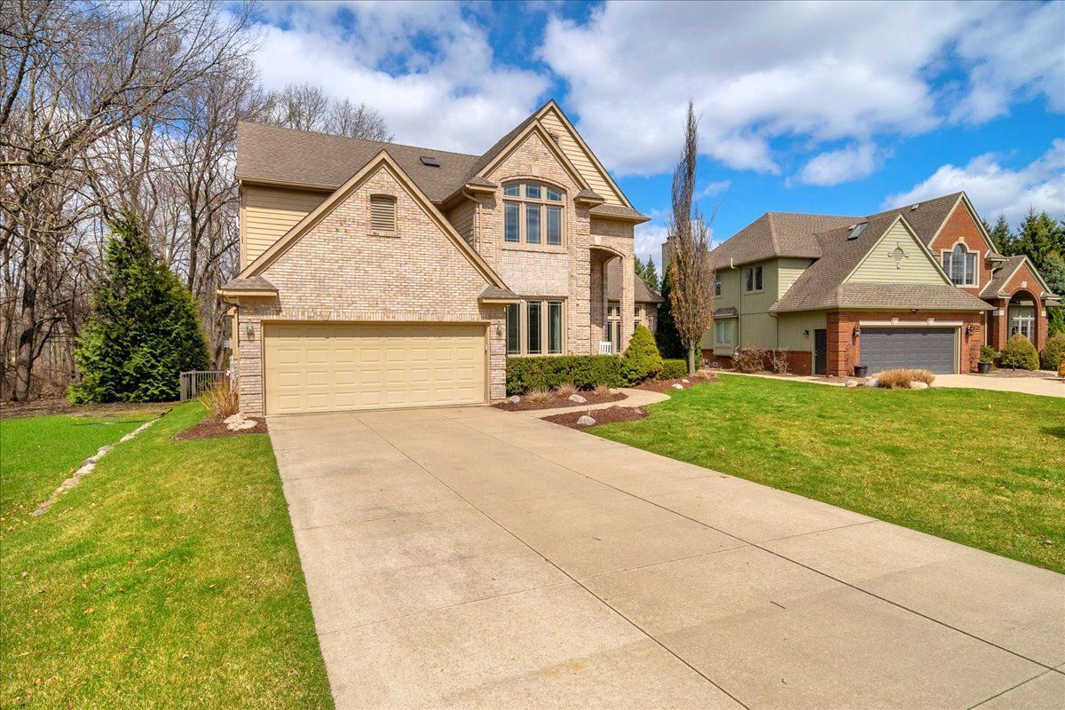 1294 S CREEK Drive