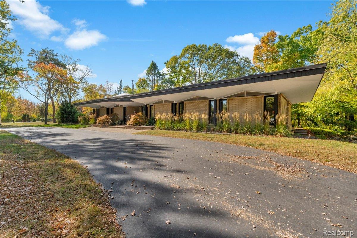 28401 River Crest Drive