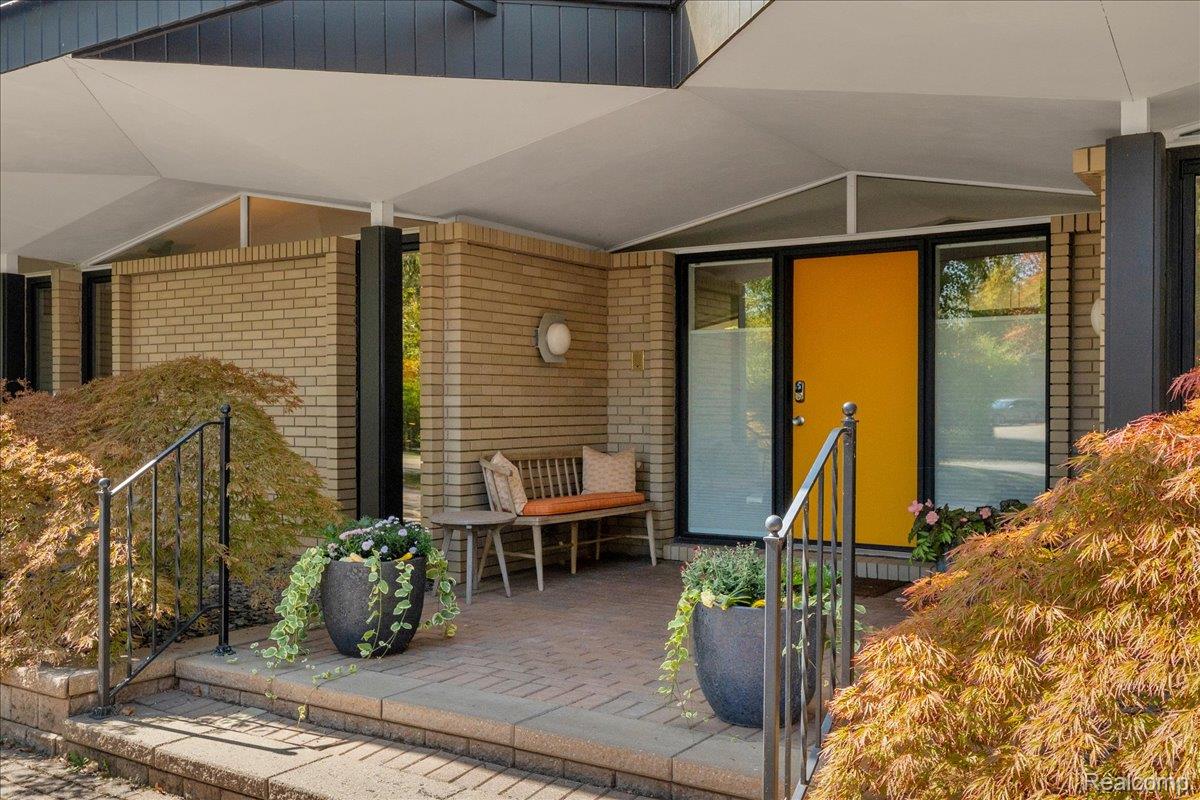 28401 River Crest Drive