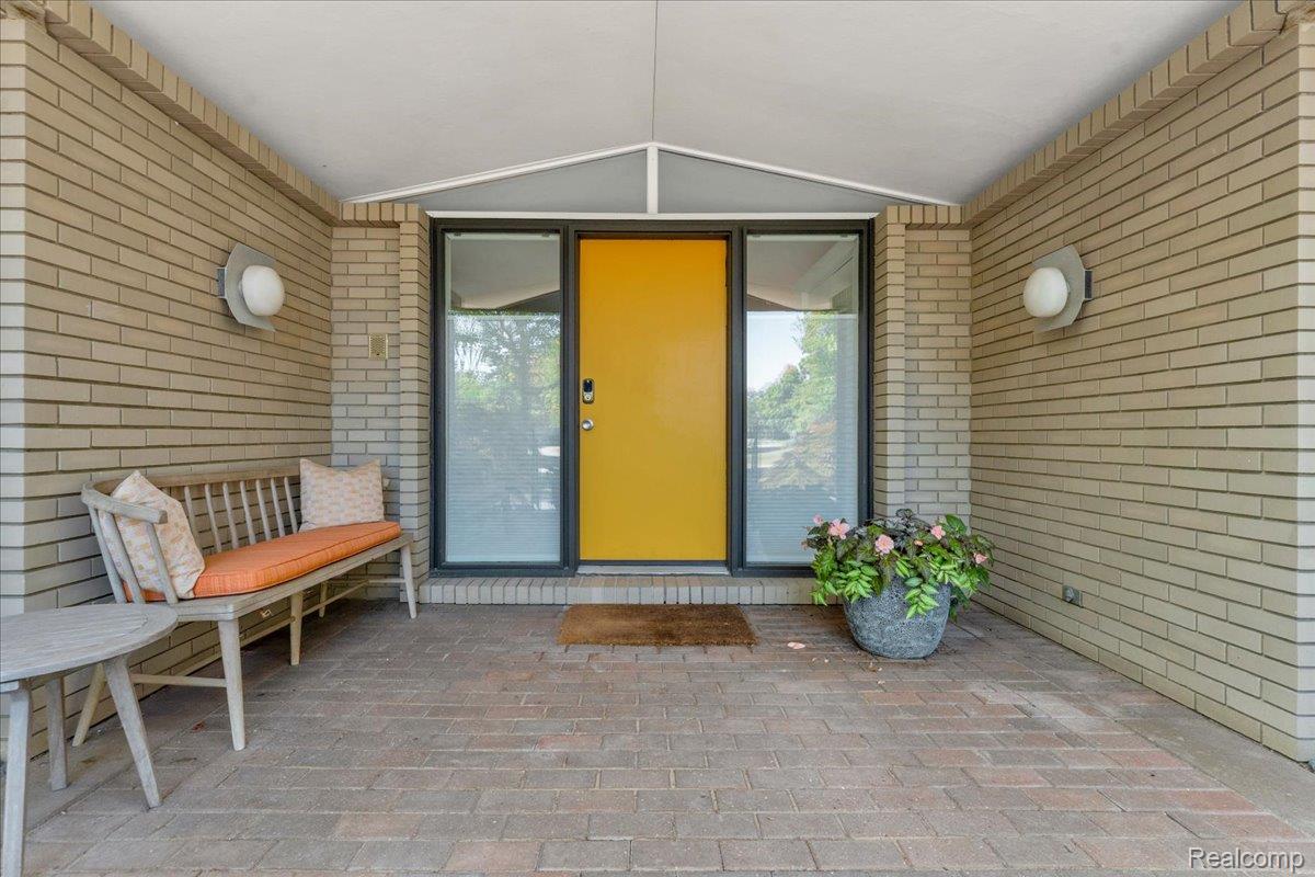 28401 River Crest Drive