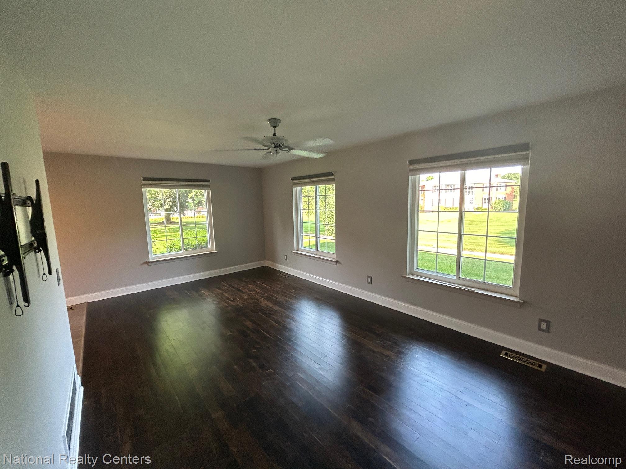 683 E Fox Hills Drive 68