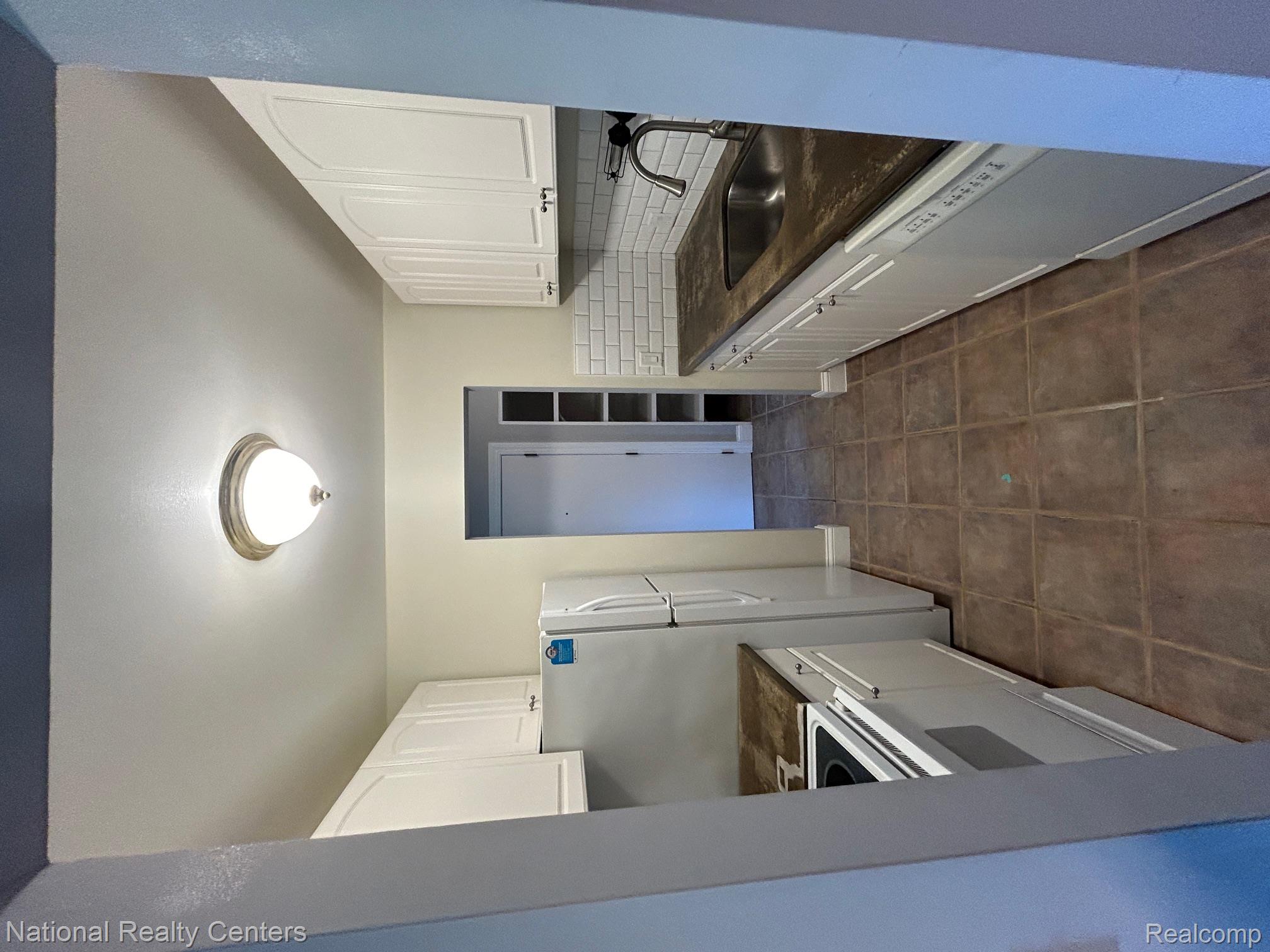 683 E Fox Hills Drive 68