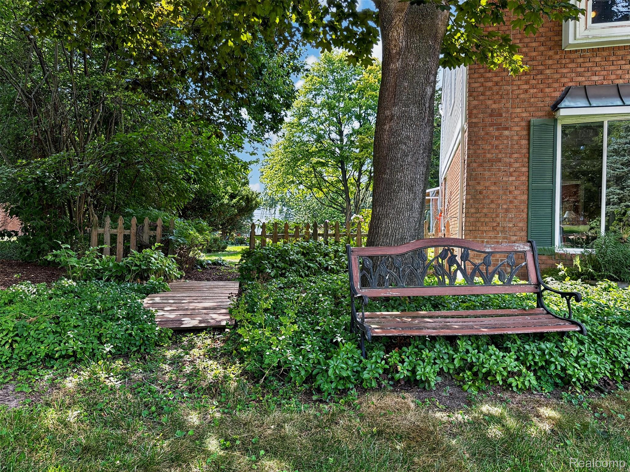 2427 Red Maple Court