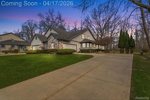 2270 Golden Pond Fenton Charter Township MI 48430