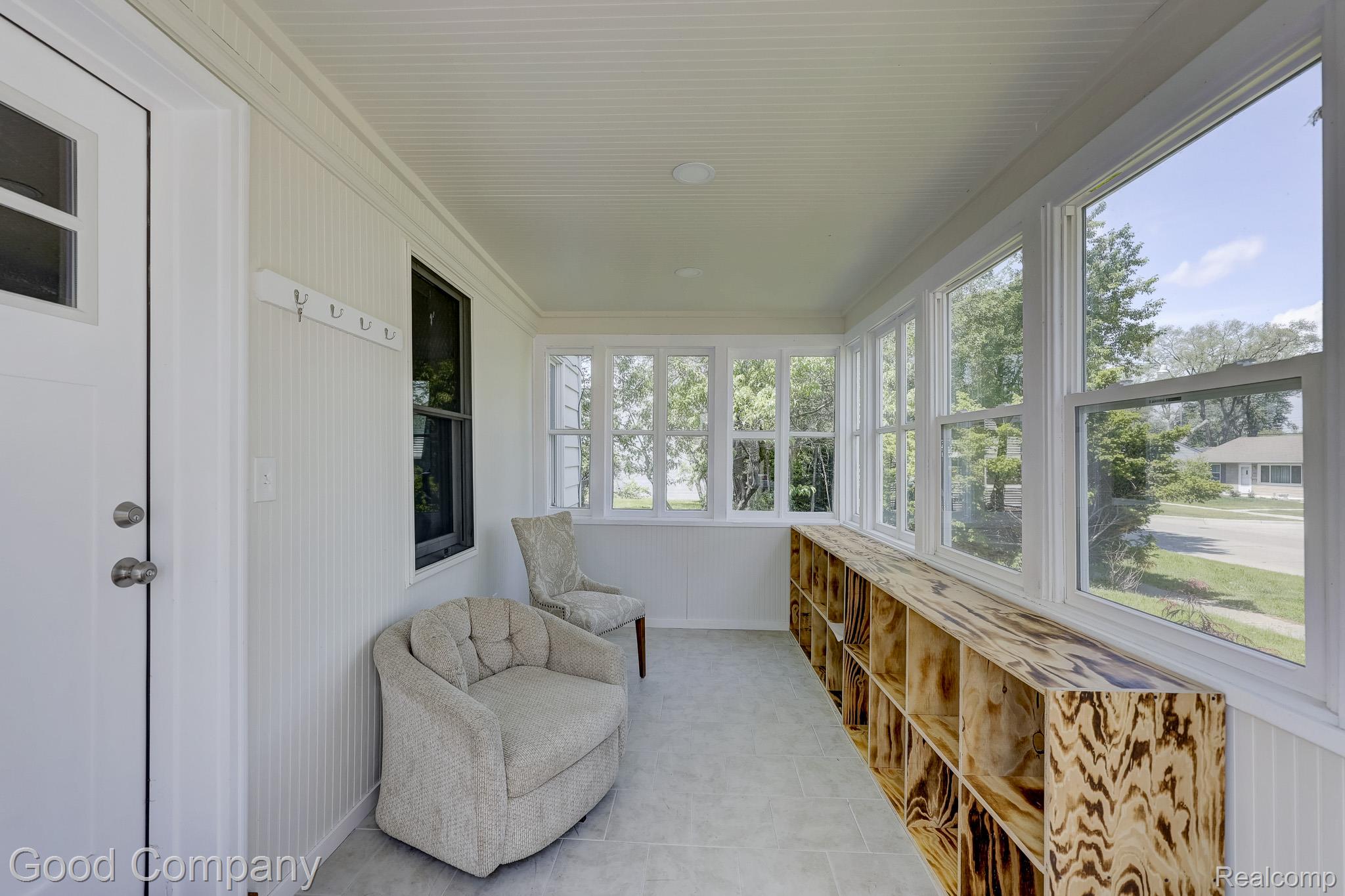 335 W Lincoln Avenue