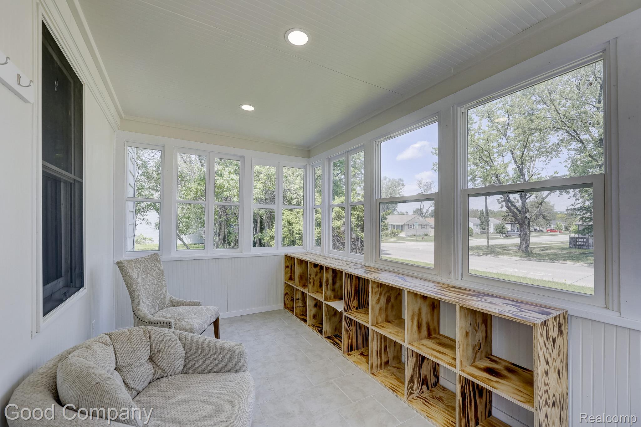335 W Lincoln Avenue