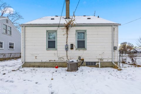 Tiny photo for 2108 E 4th Street, Royal Oak City, MI 48067 (MLS # 58050201118)