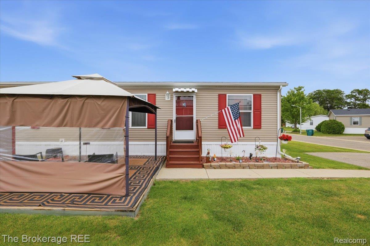 9542 Foxwell Circle