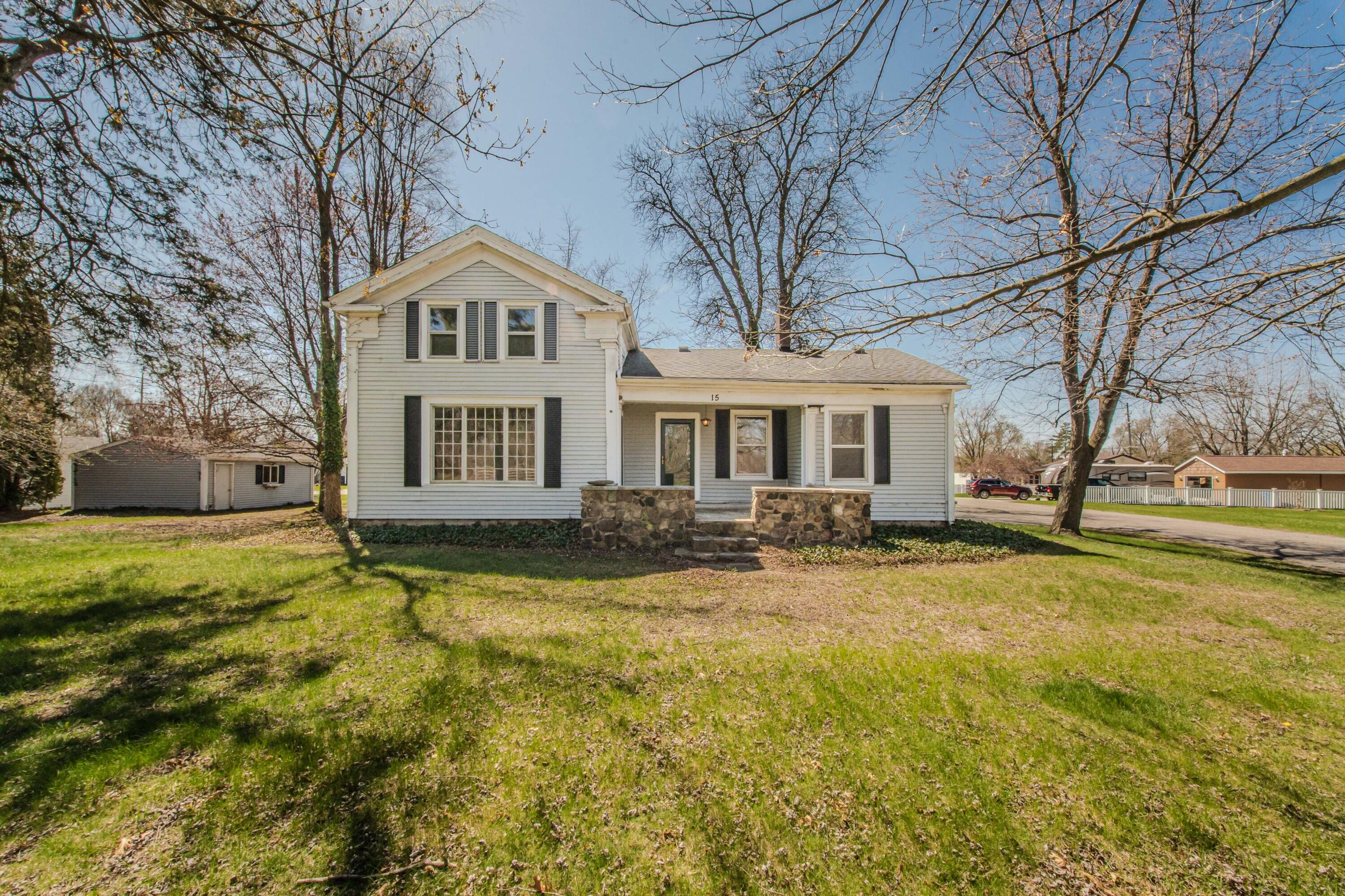15 Clayburn Boulevard