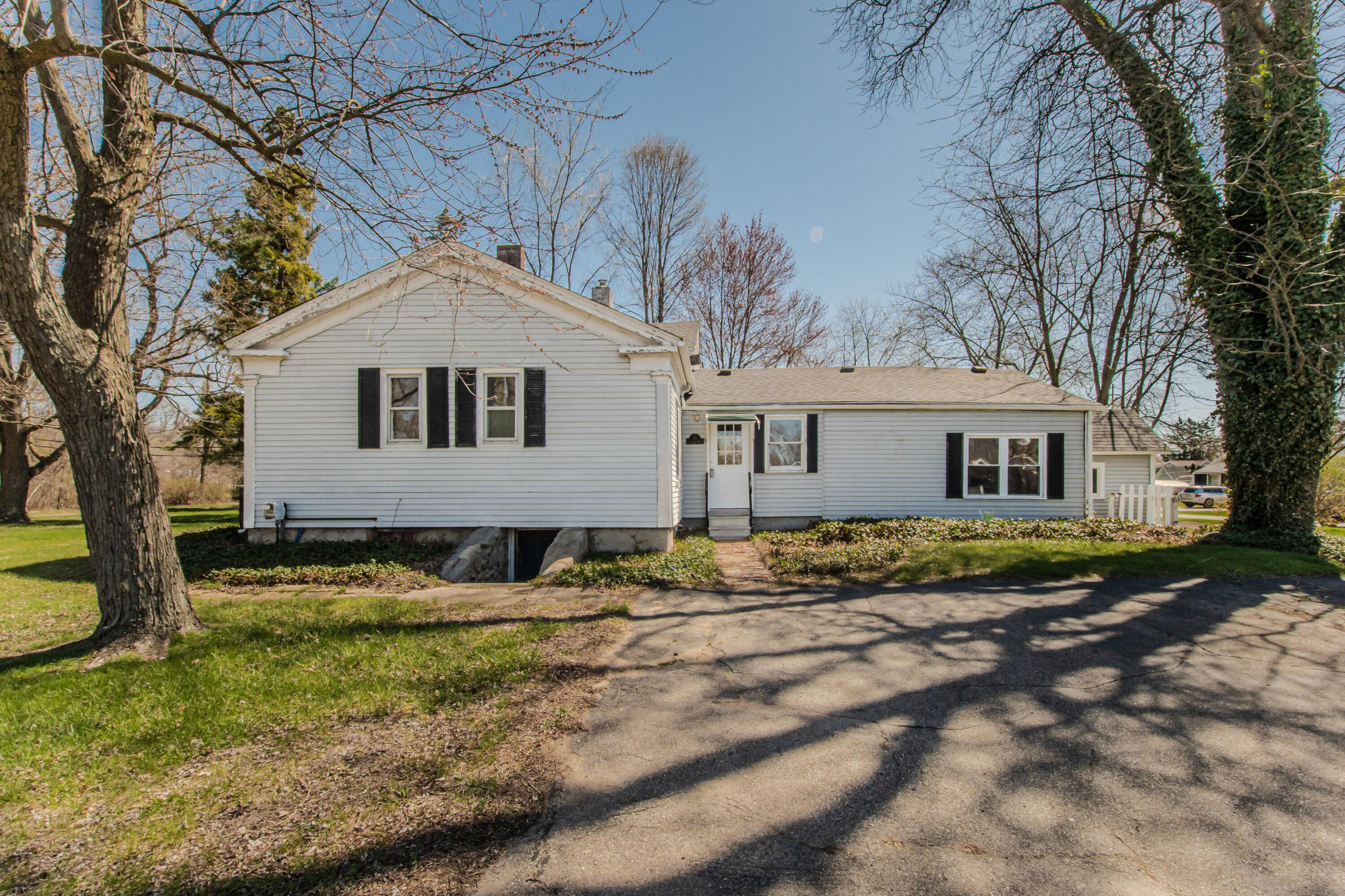 15 Clayburn Boulevard