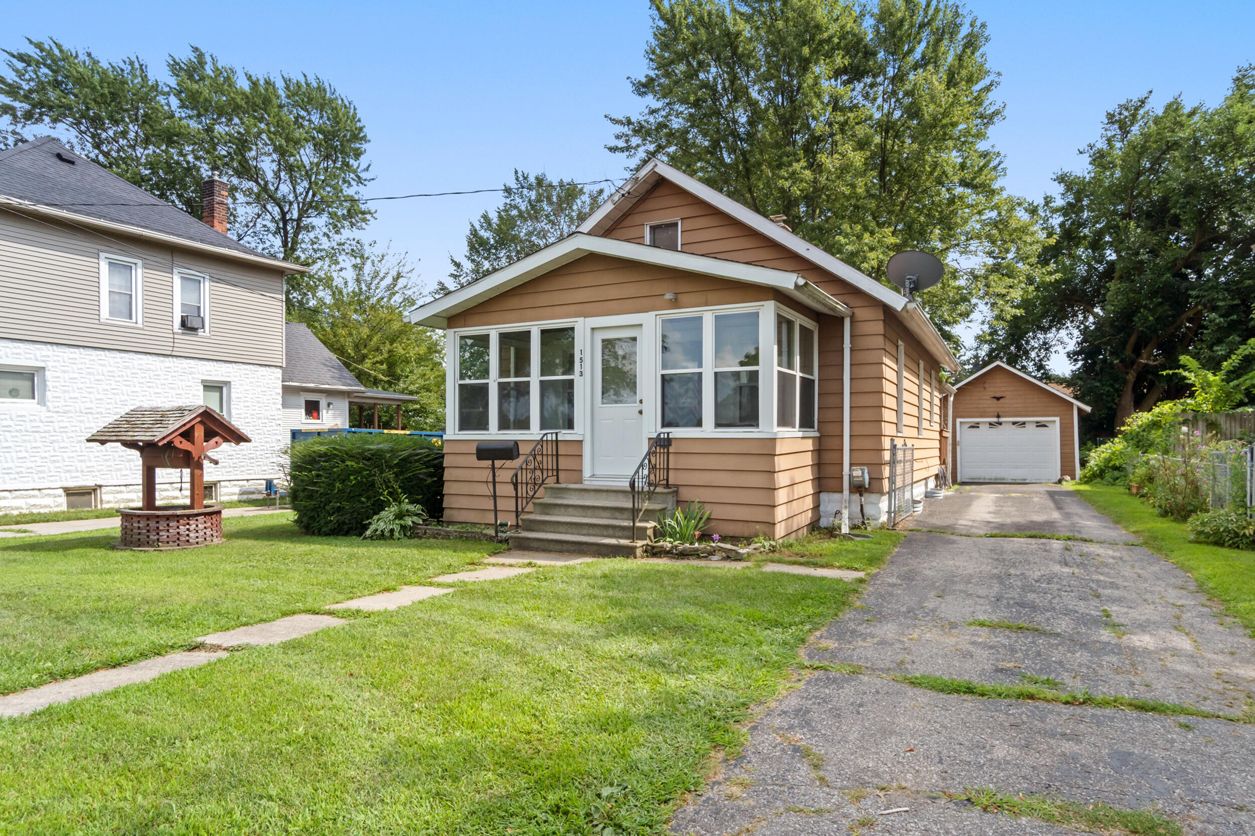 1513 Daniel Road
