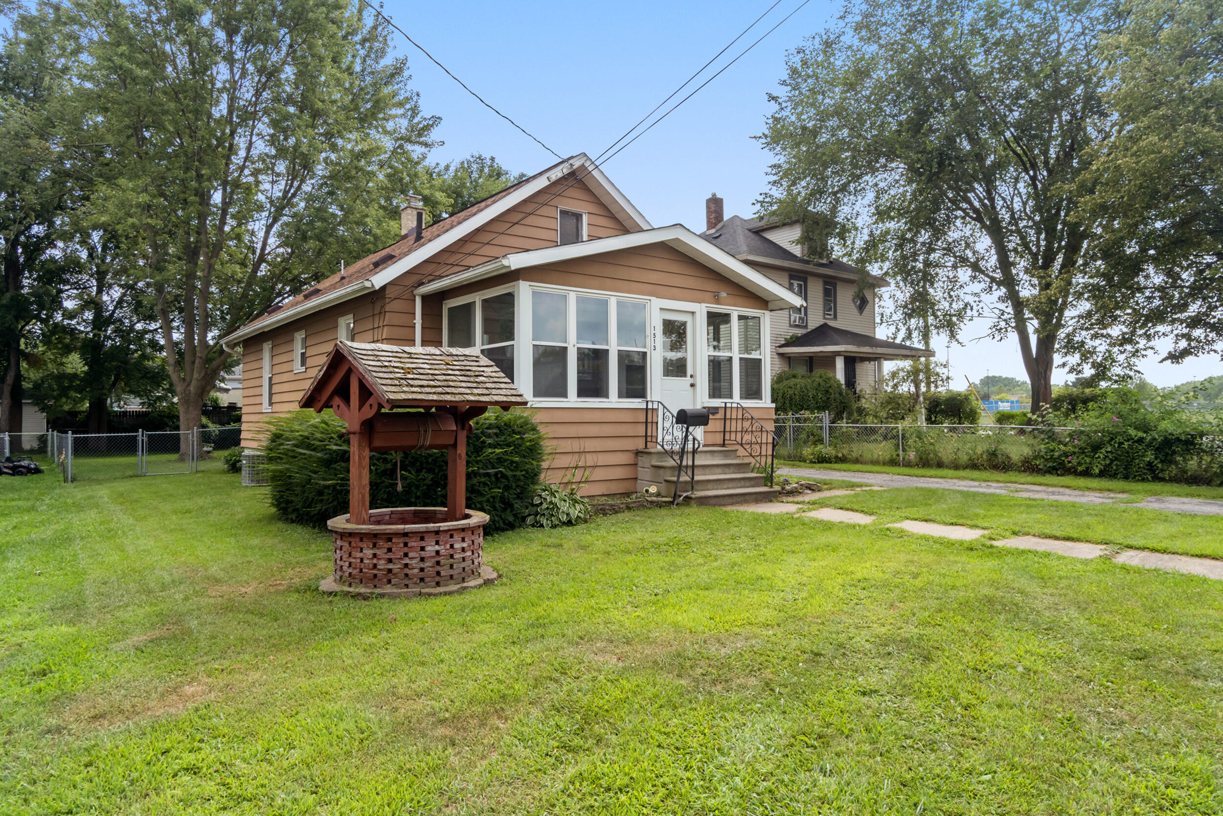 1513 Daniel Road