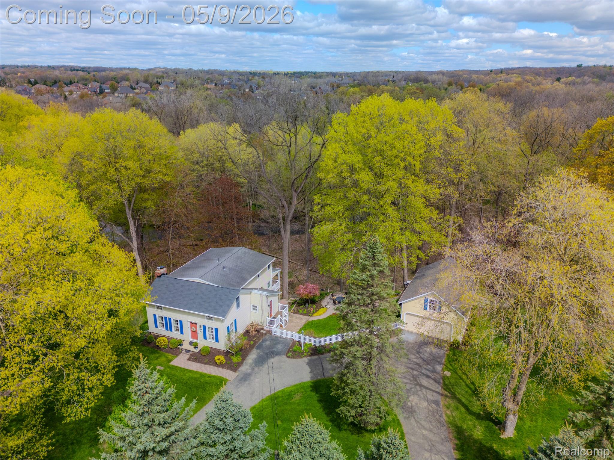 1081 E Tienken Road N
