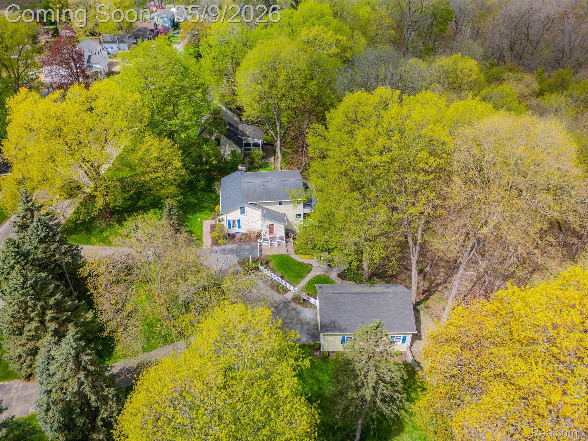1081 E Tienken Road N