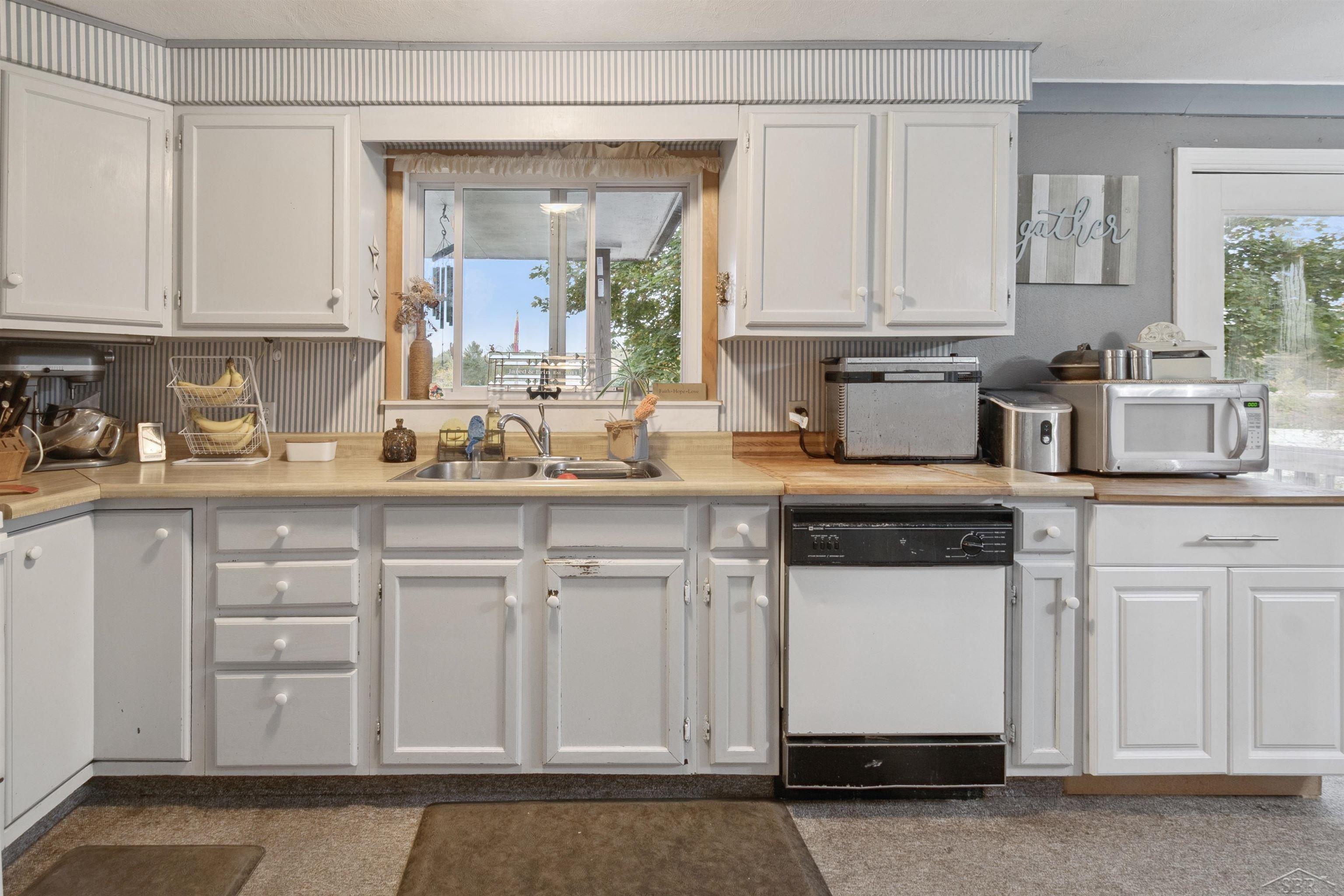 3757 Lakeshore Drive