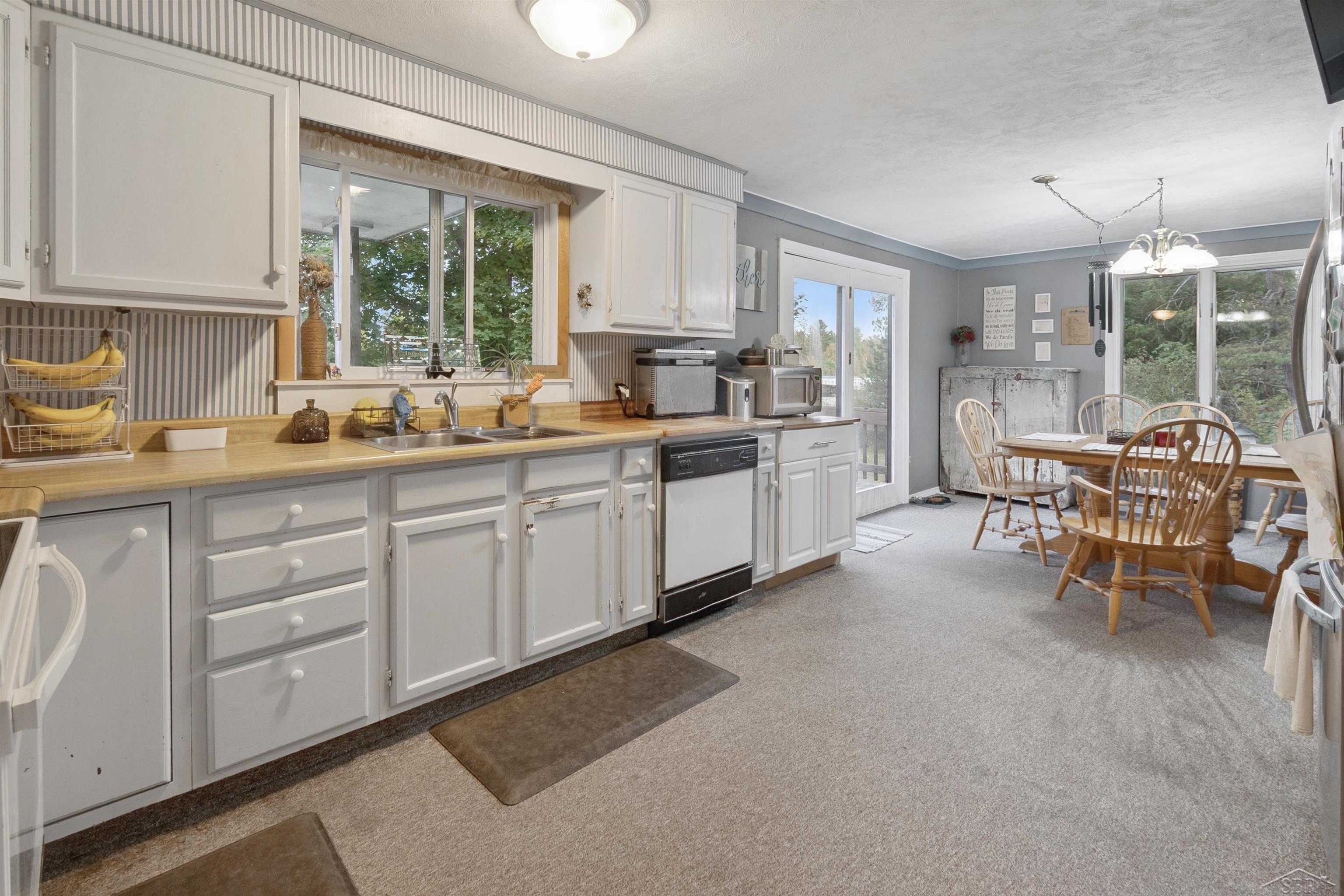 3757 Lakeshore Drive