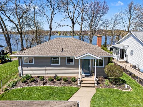 3504 Loon Lake Court Fenton Charter Township MI 48451