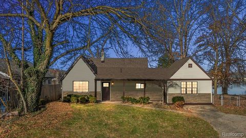 9492 Roundlake Boulevard White Lake Charter Township MI 48386