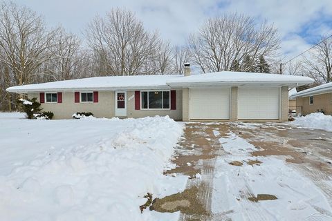 Photo of 3091 E Navaho Trail, Thomas Township, MI 48626 (MLS # 61050196144)